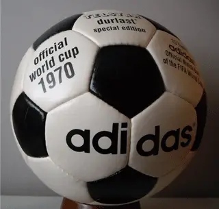 Ballon de football Adidas Telstar noir blanc de la Coupe du monde de 1970 au Mexique